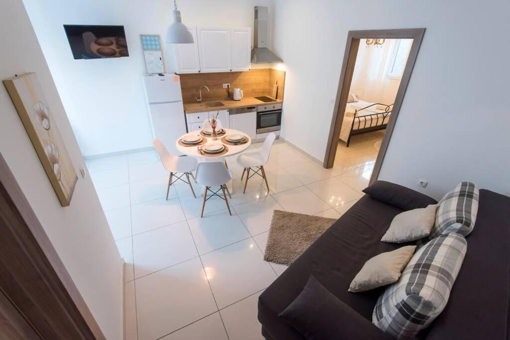 דירות Apartman M&S 1 Kali, Otok Ugljan מראה חיצוני תמונה